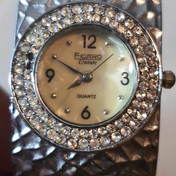 Figaro Couture Accessories - 🦋10/$20🦋 Figaro Couture Silver Rhinestone Stainless Steel Women's Cuff Watch